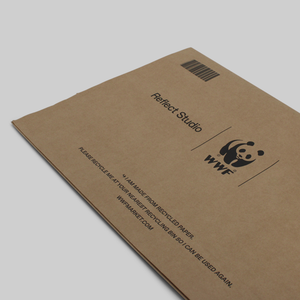 Papierversandtasche mit WWF-Logo und Recyclinghinweis